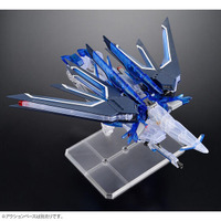 「劇場版公開記念パッケージ HG 1/144 ライジングフリーダムガンダム[クリアカラー]」2,640円（税込）（C）創通・サンライズ