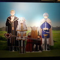 「アニメ 葬送のフリーレン展 ～冒険の終わりから始まる物語～」（C）山田鐘人・アベツカサ／小学館／「葬送のフリーレン」製作委員会