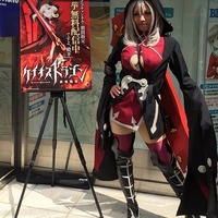 秋葉原に“セクシーアサシン=婁震華”がやってきた　「ケイオスドラゴン 赤竜戦役」でイベント企画