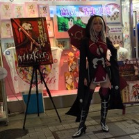 秋葉原に“セクシーアサシン=婁震華”がやってきた　「ケイオスドラゴン 赤竜戦役」でイベント企画