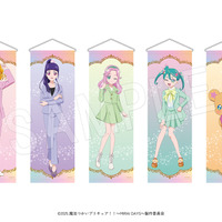 「『魔法つかいプリキュア！！～MIRAI DAYS～』POP UP STORE in OIOI」B2ハーフタペストリー（C）2025 魔法つかいプリキュア！！～MIRAI DAYS～製作委員会