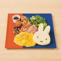 「miffy café tokyo」スクランブルエッグプレート Illustrations Dick Bruna（C）copyright Mercis bv,1953-2025　www.miffy.com