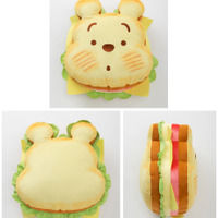 「ディズニーキャラクターNuiパンすごく大きなサンドウィッチクッション プー」（C）Disney. Based on the “Winnie the Pooh”works by A.A.Milne and E.H. Shepard.