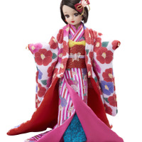 着物をまとった大人の「リカちゃん」咲き誇る椿の美しさ…プレミアムリカ Kimono 和椿でレトロモダンを表現 画像
