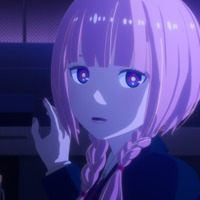 夏アニメ「神椿市建設中。」夜河世界が未来を察知―神椿市が危ない!? 第1話先行カット 画像