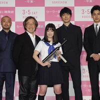 「セーラー服と機関銃 -卒業-」完成披露試写会  橋本環奈がサプライズの誕生日祝い