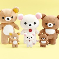 リラックマが立った!? 立てて飾れるぬいぐるみ新登場！ ぬいぐるみ素材のバッグや財布も♪ 画像