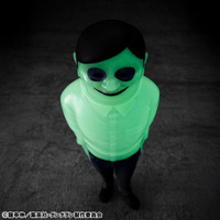 「ダンダダン」セルポ星人が不敵な笑みで…“バナナをください”!? 暗闇で光るフィギュアで登場 画像