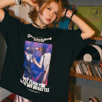 「チェンソーマン」レゼ “デンジ君みたいな面白い人はじめて”Tシャツや、“VSボム”トートも！クールなアパレル・グッズ登場 画像