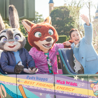 上戸彩が「ズートピア」ジュディ＆ニックとサプライズ登場！東京ディズニーランドでスペシャルグリーティング開催 画像