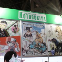 コトブキヤブース、「刀剣乱舞」展示に女性の列！ダンボーグッズ販売も