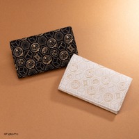 「ドラえもん」ワンランク上の大人っぽアイテムを持ち歩こう！ 甲州印伝の新作ミニウォレット＆復刻版カードケースが登場 画像