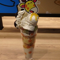 「たべっ子どうぶつLAND CAFE」がオープン！ きりんさんのロングパフェも再登場☆ 画像