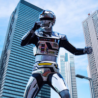 蒸着せよ！初代「宇宙刑事ギャバン」40cmのド迫力フィギュア再び！25個のLEDで全身が発光 画像