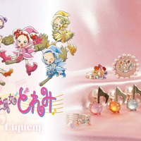 これは欲しい…♪「おジャ魔女どれみ」と「Liquem」のコラボアクセが登場！大人になった「魔女見習い」たちへ贈る“一生解けない勇気の魔法” 画像