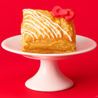 ハローキティ×りんごが大人可愛い＆美味しい♪ クーラーバッグやミニプレートも！焼きたてカスタードアップルパイ専門店「RINGO」コラボ　 画像