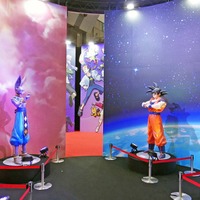 悟空やベジータがド迫力の等身大で登場！「ゲ謎」の“ゲッ！”となる舞台小道具など注目のディスプレイも【AnimeJapan 2026 東映アニメーションブースレポ】 画像