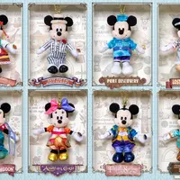 8種類のミッキーぬいぐるみがどれもかわいい♪ 東京ディズニーシー25周年スペシャルグッズが新登場！8つのテーマポートの魅力や25年間の歴史がつまったグッズはファン必見 画像