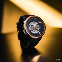 「仮面ライダーアギト」25周年記念腕時計は限定125本！アギトの角「クロスホーン」をモチーフにしたデザインがかっこよすぎる…！ 画像