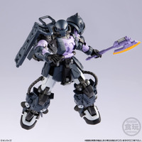 ルウム戦役で大活躍した黒い三連星仕様の「高機動型ザクII」が可動フィギュアになって登場！ 躍動感あふれるポージングがたまらない 画像