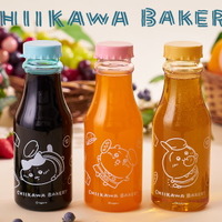 ちいかわ、うさぎ、ハチワレのクリアボトルドリンクが登場！ 夏にぴったりの爽やかアイテムが「ちいかわベーカリー」に集結