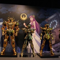 「聖闘士星矢30周年展」レポート 車田正美の原画や黄金聖衣12体が勢揃い