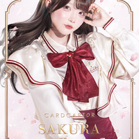 「CCさくら」さくらの学生服や衣装デザインを上品にまとって…♪ 日常に馴染む「MAYLA」ブラウスが登場