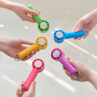 暑い現場のお供に！ 推しカラーで選べる冷却プレート付きハンディファンとマルチクリップが登場！ あなたの推しは何色？ 画像