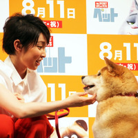 映画「ペット」特別試写で家入レオが熱唱　柴犬まるちゃんも応援