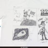「トイ・ストーリー」アンディが描いたウッディ＆バズにグッとくる！ 1作目の感動を呼び起こす新作Tシャツが登場