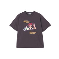 ウッディ＆バズ＆ジェシーが仲良くデザイン♪ 「トイ・ストーリー」ROSE BUDコレクション登場！ 名シーンTシャツやポーチなど遊び心あふれるアイテムがラインナップ♪