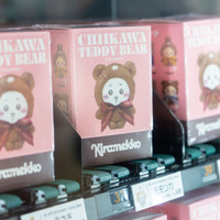 「ちいかわ」グッズが自販機で買える…ってコト!? サンリオコラボやちいかわカフェのフィギュアがラインナップ☆【ＫＩＴＴＥ丸の内】