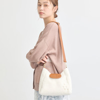 ニャンコ先生がひょっこり♪「夏目友人帳」コラボアパレル登場！もこもこバッグやカーディガンなど全8型