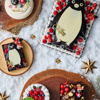 「Suicaのペンギン」がクリスマスケーキに☆ ブッシュドノエルや大型パーティーケーキなど全4種 画像