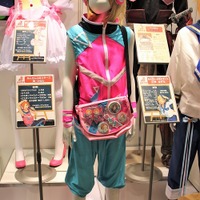 「キンプリ」や「まどマギ」のコスプレ衣装の展示も！ 「ユザワヤ」ブース【コミケ90】