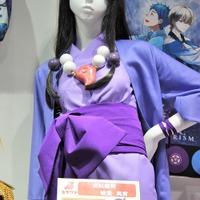 「キンプリ」や「まどマギ」のコスプレ衣装の展示も！ 「ユザワヤ」ブース【コミケ90】