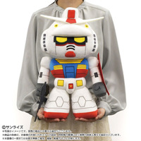 ガンダム、シャア、アムロのキュートな“でかぬい”が登場♪　抱きしめるのにぴったりなサイズ感を確かめよう！