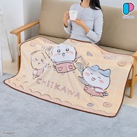 「ちいかわ」BIGサイズのブランケットが10月中旬よりプライズ展開！お菓子作りイラストや、斧を持って飛び掛かる金太郎デザインの2種 画像
