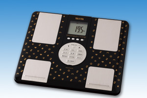 「ジョジョ4部」×タニタの体組成計が発売 東方仗助らがナビゲート 画像