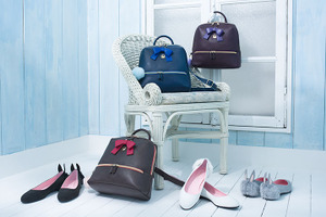 「ごちうさ」“ヲタク女子目線”のリュック&パンプス 「non-no」モデル・岡田紗佳とコラボ 画像