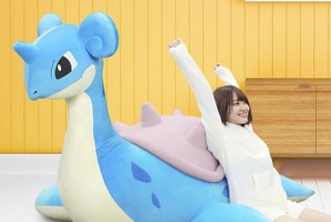 「ポケモン」ラプラスの背中に乗ってみたかった... 大人の夢を叶えるBIGクッション登場！ 画像