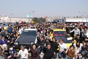 「頭文字D」ミーティングに番組に登場する150台集結 　リアル