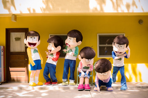 「おそ松さん」6つ子がホームステイしたら!? 写真展＆アフターバースデー開催 画像