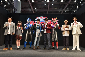 「ウルトラマンR/B」製作発表会 “兄弟ウルトラマン”で家族愛描く ED主題歌は三森すずこ 画像
