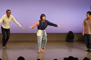 花澤香菜がジョイマンとコラボ!? 爆笑の渦に“細胞”も活性化した「はたらく細胞」×よしもとコラボ公演 画像