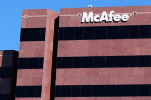 ウェブ上で最も危険なヒーローは“アクアマン”McAfee発表　アイアンマン、スーパーマン超える 画像