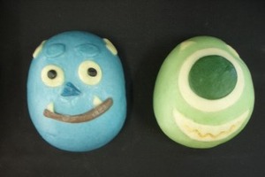 「モンスターズ・ユニバーシティ」マイクとサリーが肉まんに ファミリーマートで発売 画像