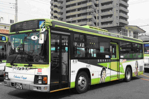 アニメ「ヤマノススメ」ラッピングバス運行開始は8月11日 　飯能市で出発式開催 画像