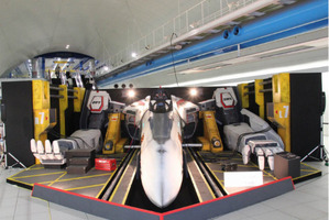 VF-25バルキリー  1/1スケールで横浜みなとみらい駅に姿を見せる 画像