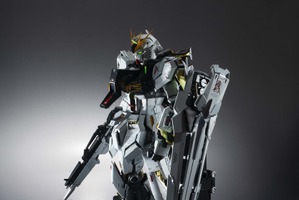 「ガンダム 逆襲のシャア」RX-93 vガンダム、超高精密フィギュア登場！ 約2,000パーツで構成されたこだわりを見よ 画像